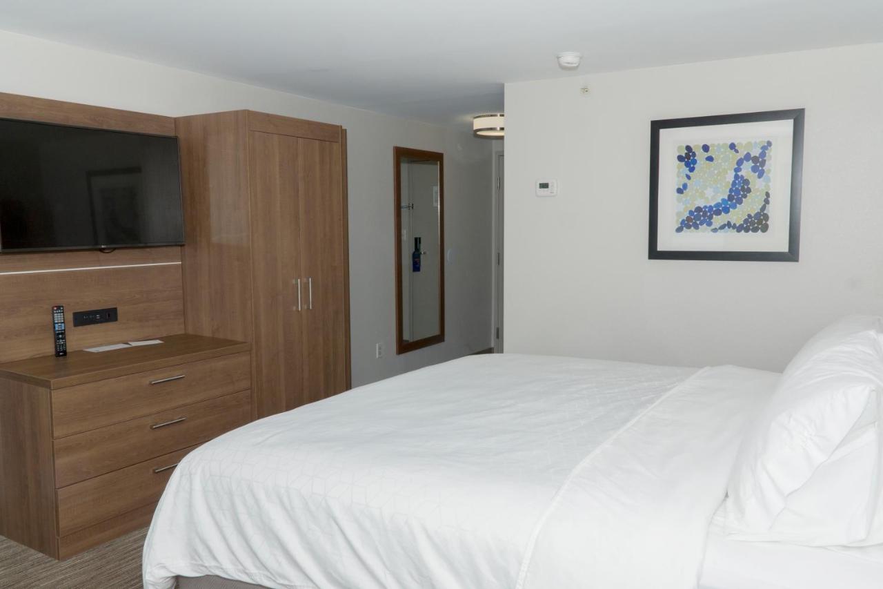 Holiday Inn Express Hotel & Suites Madison By Ihg Exteriér fotografie