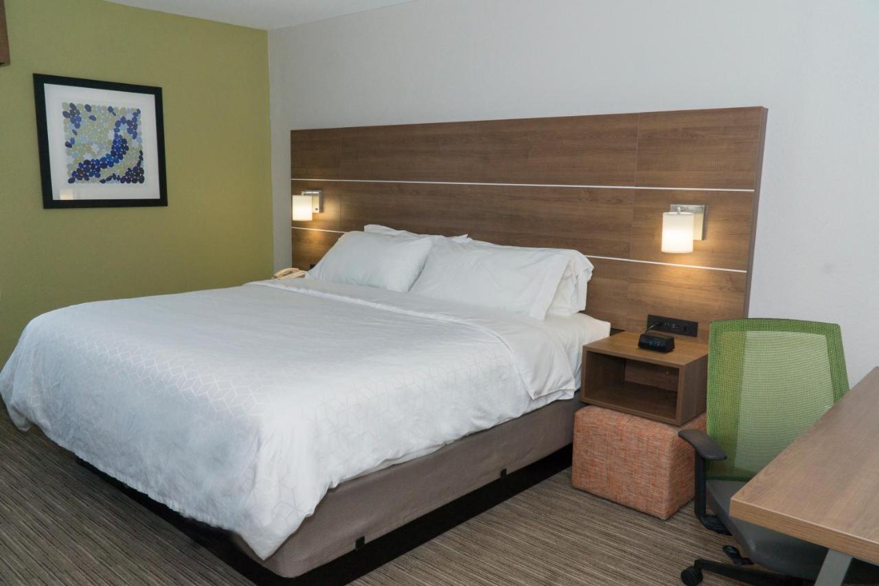 Holiday Inn Express Hotel & Suites Madison By Ihg Exteriér fotografie