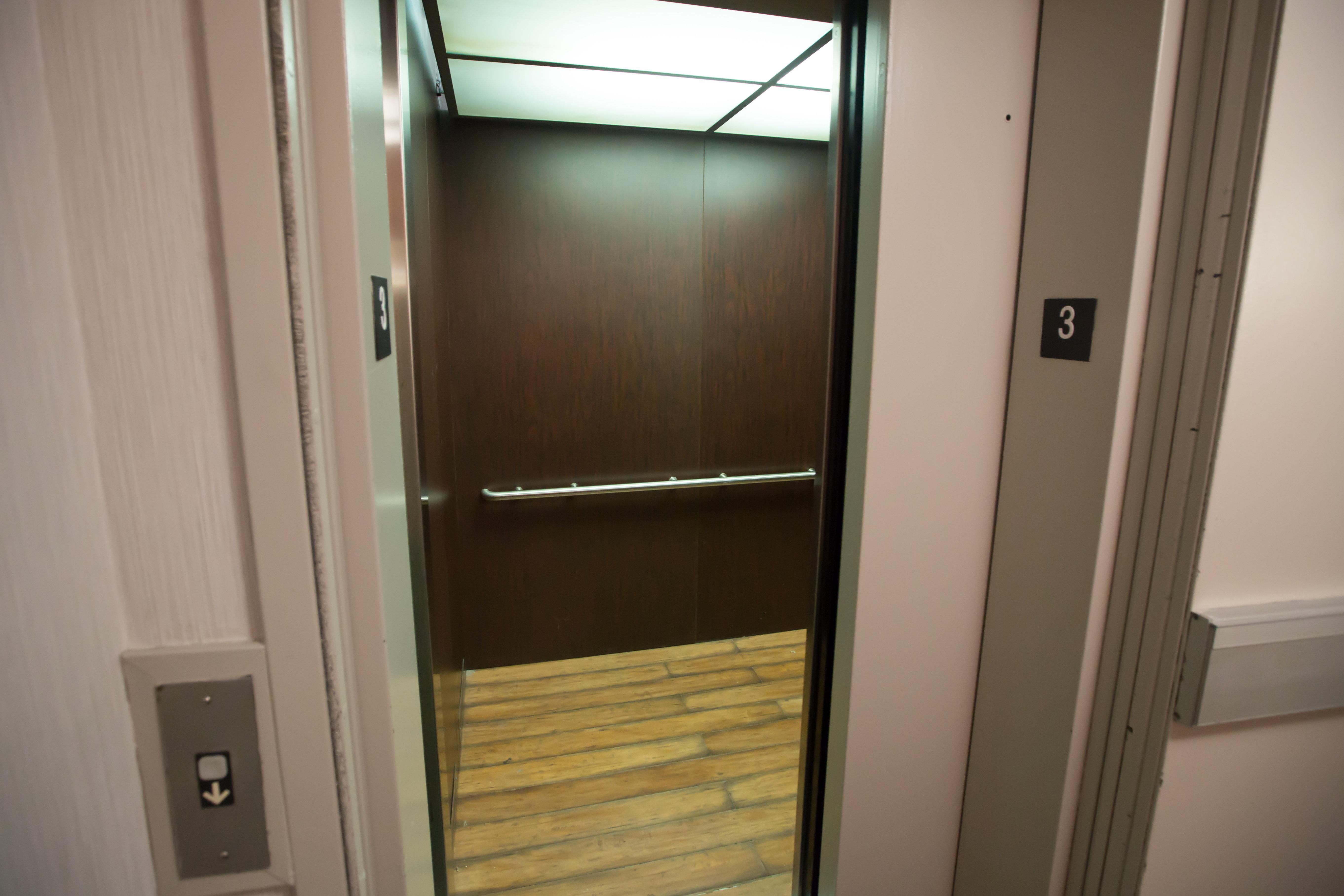 Holiday Inn Express Hotel & Suites Madison By Ihg Exteriér fotografie